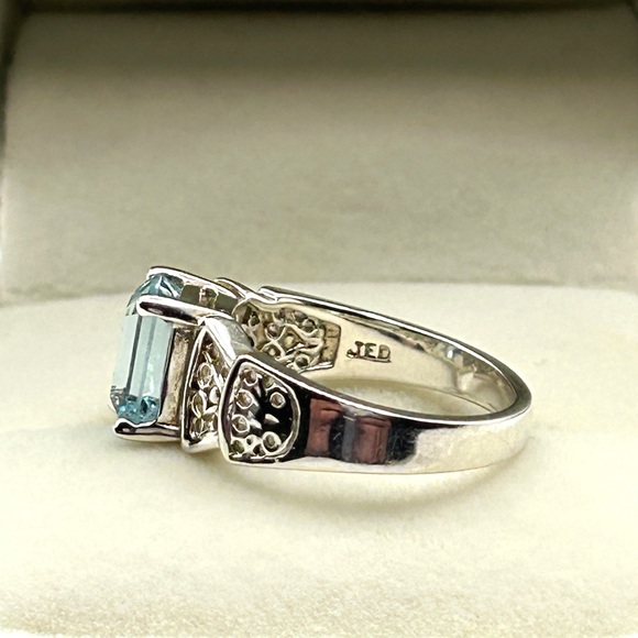 925 Sterling Silver Blue Topaz Ring Signed JED Size 5.5 - Picture 5 of 9